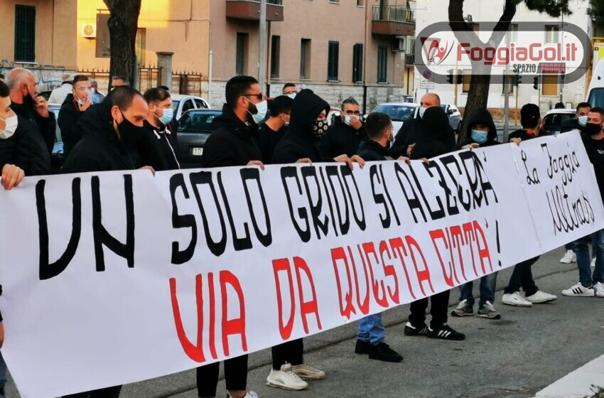  Dura contestazione dei tifosi contro il Calcio Foggia