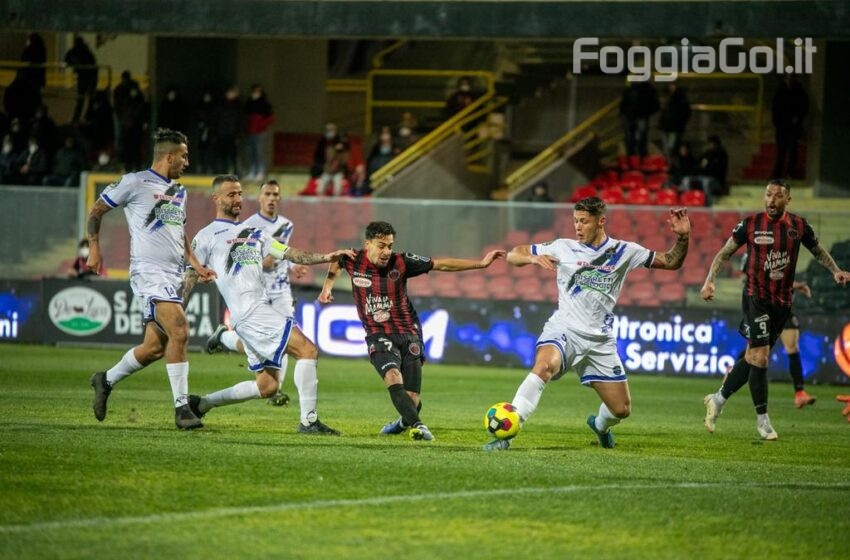  Un Foggia spento si arrende al Latina