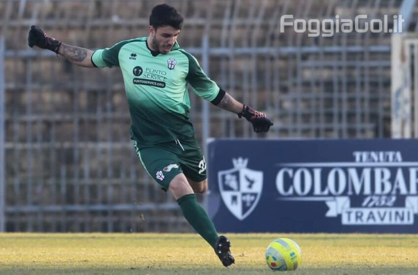  Tommaso Nobile firma con il Foggia