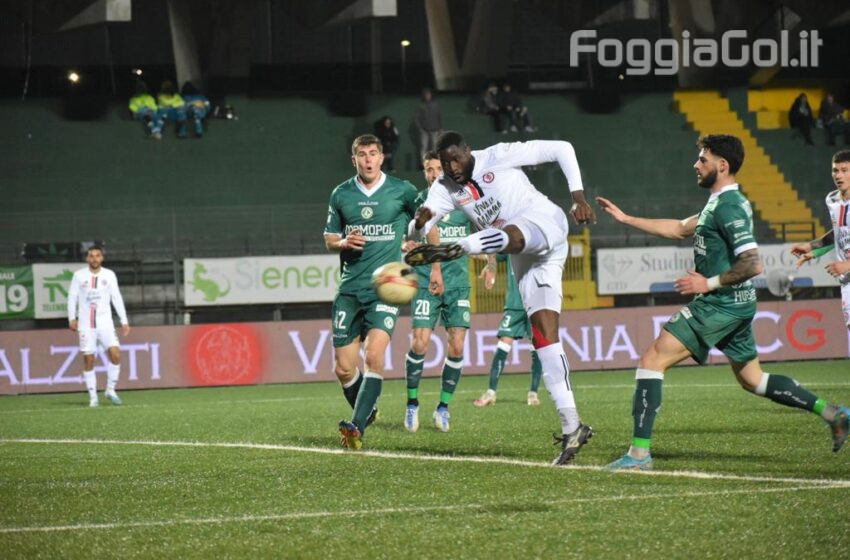  Il Foggia paga il brutto primo tempo e cede all’Avellino nel finale (3-2)