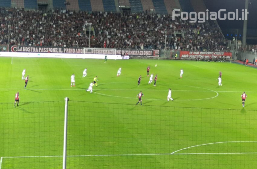  Il Foggia dei miracoli pareggia a Crotone e passa il turno dopo essere stato sotto di due gol (2-2)