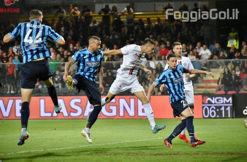  Il Foggia derubato da una direzione arbitrale piuttosto discutibile. Passa il Lecco (1-2)